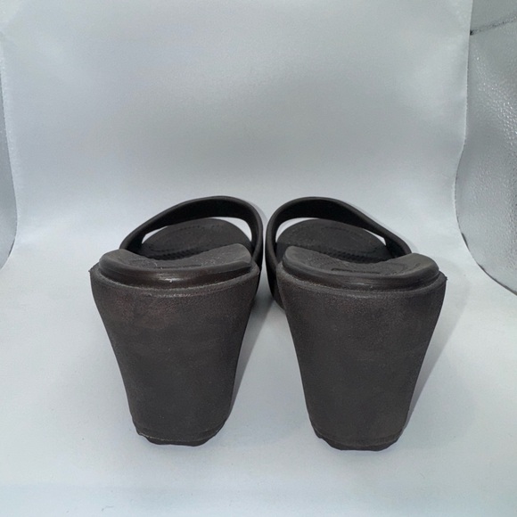 CROCS Chocolate Brown Wedge Sandals. Size 9 - Picture 3 of 5